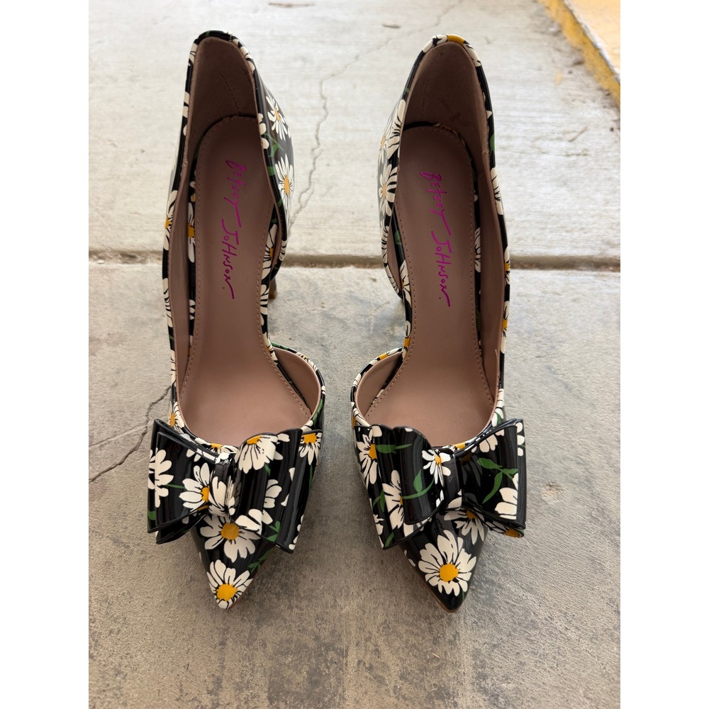Betsey Johnson Prince-P Daisy Floral Bow D'Orsay Pointed Toe Pumps Black 7M - Picture 4 of 10